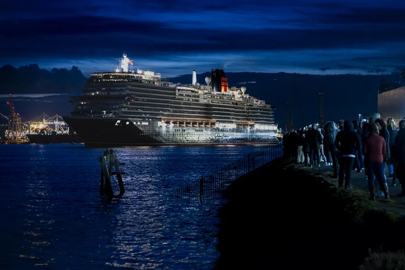Cruise ship